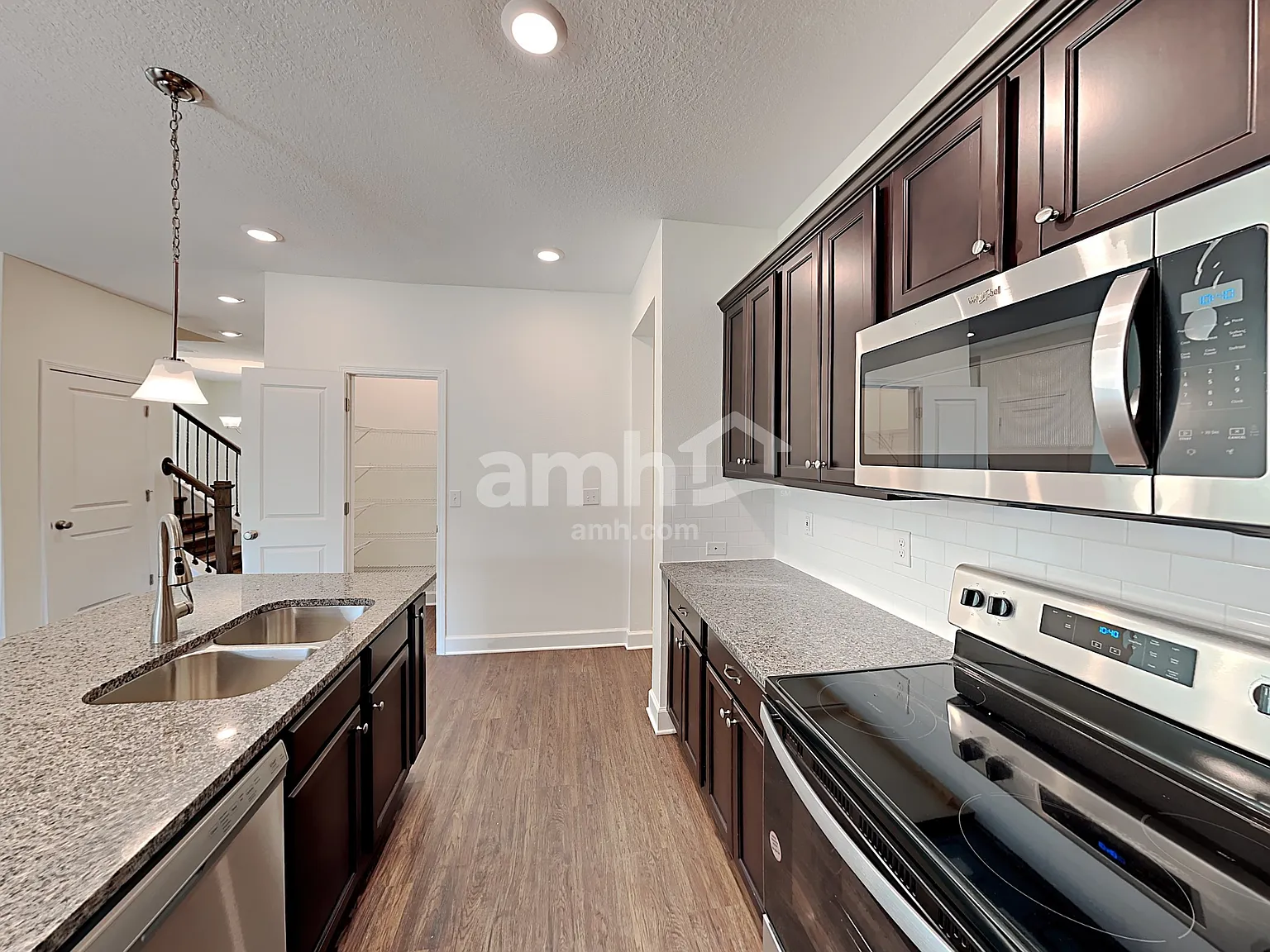 4 bed, 2.5 bath, 2078 sqft, $2,330 — Photo 4