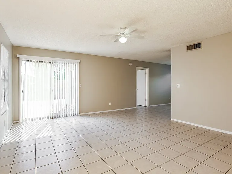 630 E Jensen St #114 — Photo 3