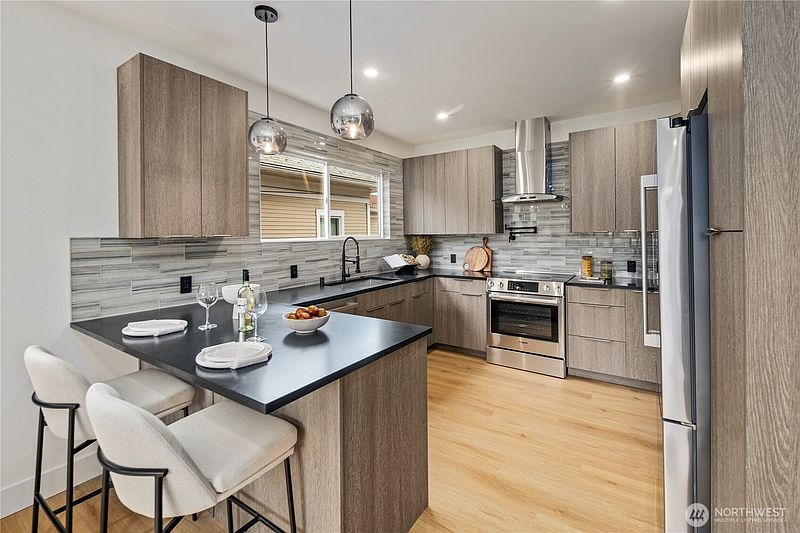 5th image of 5520 Brooklyn Avenue NE