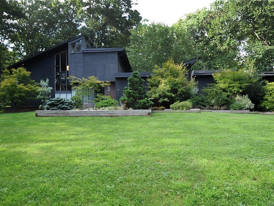 1st image of 3 Hartshorn Ln