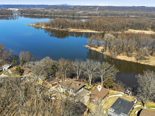 9948 Shawondassee Dr, Dubuque, IA 52003