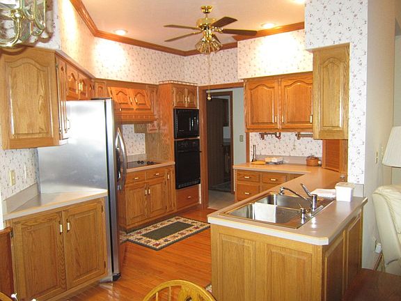 4th image of 764 Woodview Dr