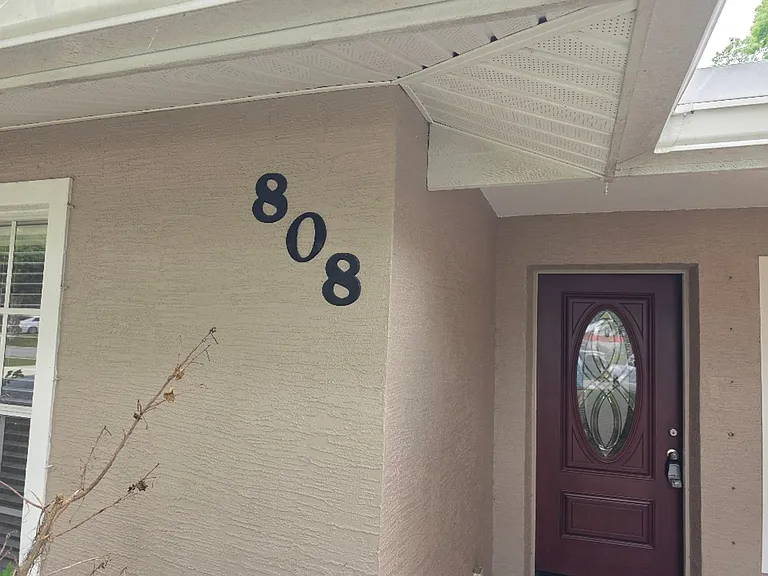 808 Valencia Ave — Photo 22