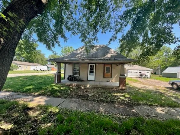 314 SW 4th St, Abilene, KS 67410