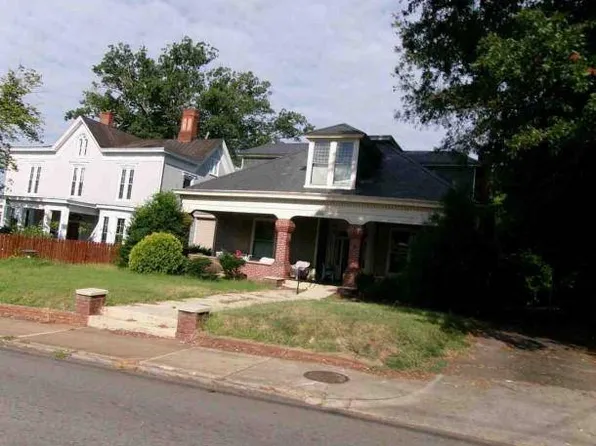 622 N Main St, South Boston, VA 24592