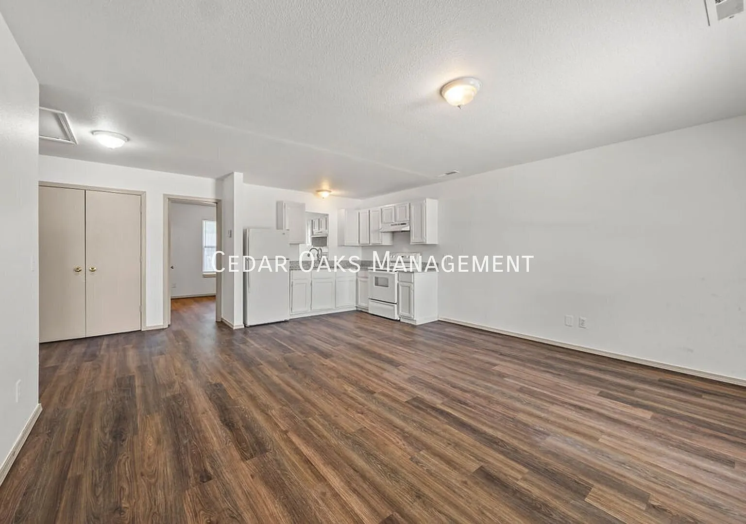 3 Bedroom Duplex With Open Living Area - Move In Promotion (Up To 1/2 Off First Months Rent Upon ... — Photo 3