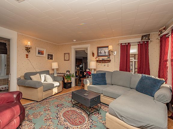 5th image of 21 Pleasant Street