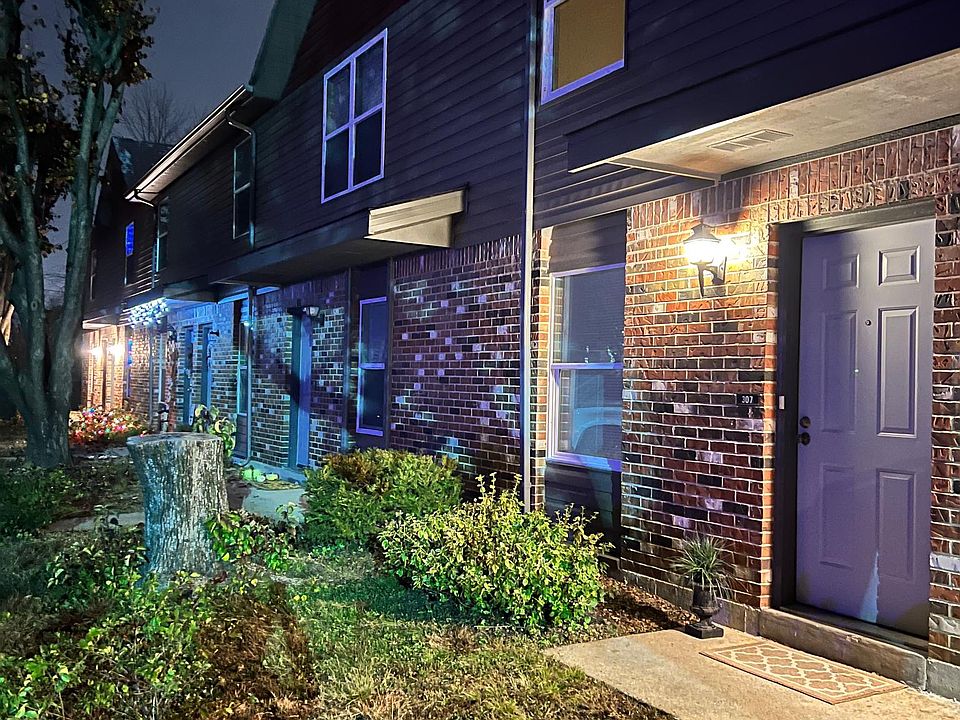 this complex is on a dead end street - very very safe and quiet after you walk into the