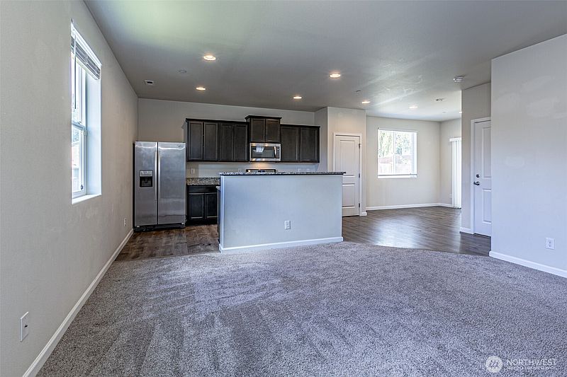 4th image of 4422 Hammersley Way NW