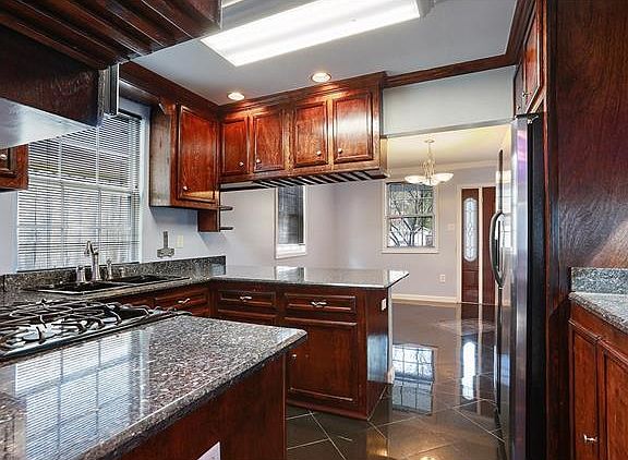 3rd image of 306 Warrington Dr