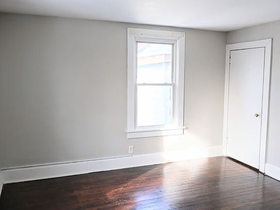 4th image of 41 Sylvia Ave Floor 2