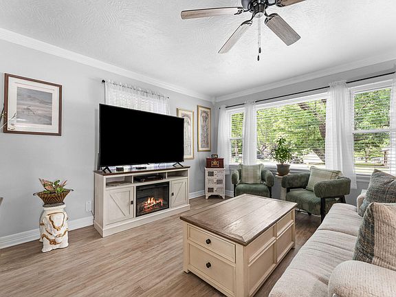 4th image of 200 E Kingsbury Street