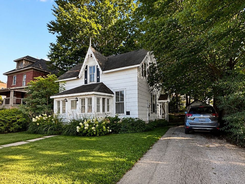 2nd image of 787 10th St E