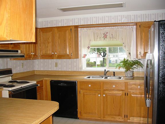 2nd image of 19 Saint James Ct