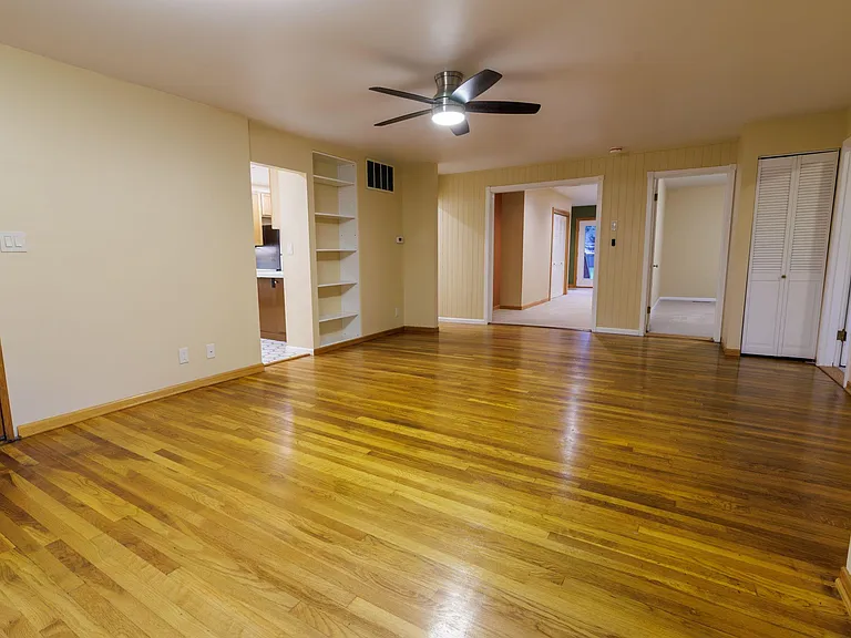 1420 E Victor St — Photo 5