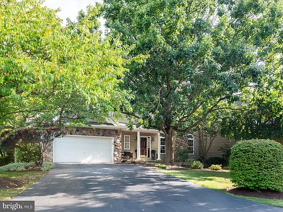 3rd image of 85 Foxcroft Ln