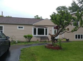 202 Fairway Ln, Carpentersville, IL 60110