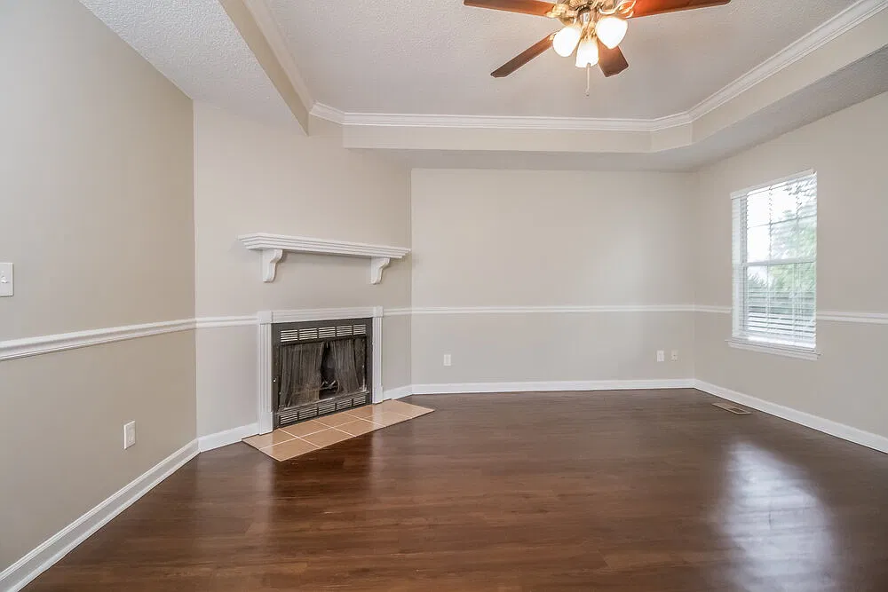 3 bed, 2.0 bath, 1392 sqft, $2,035 — Photo 4