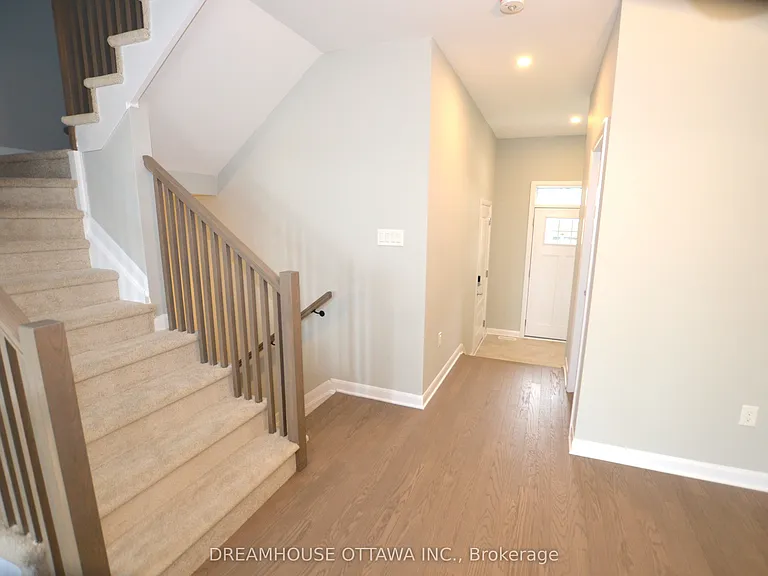 326 Gisborne Pl — Photo 6