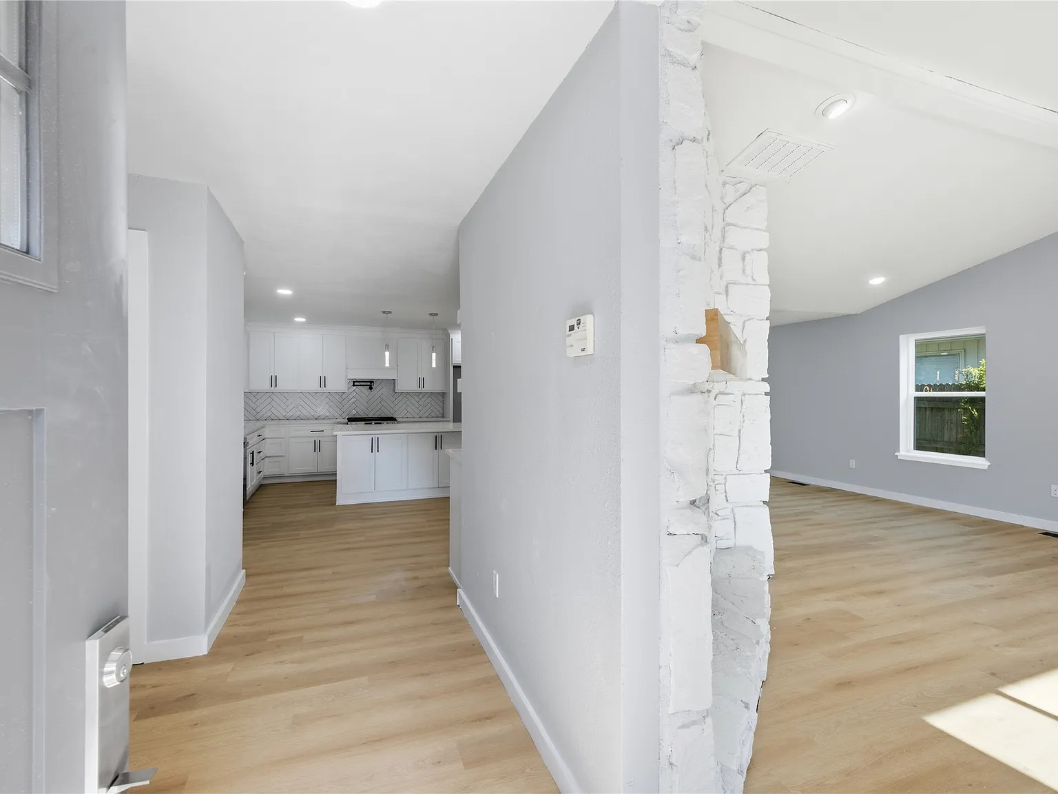 3 bed, 2.5 bath, 1754 sqft, $2,000 — Photo 4