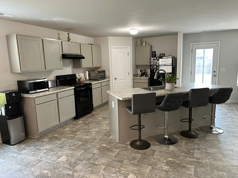 1709 Redbout Ct — Photo 5