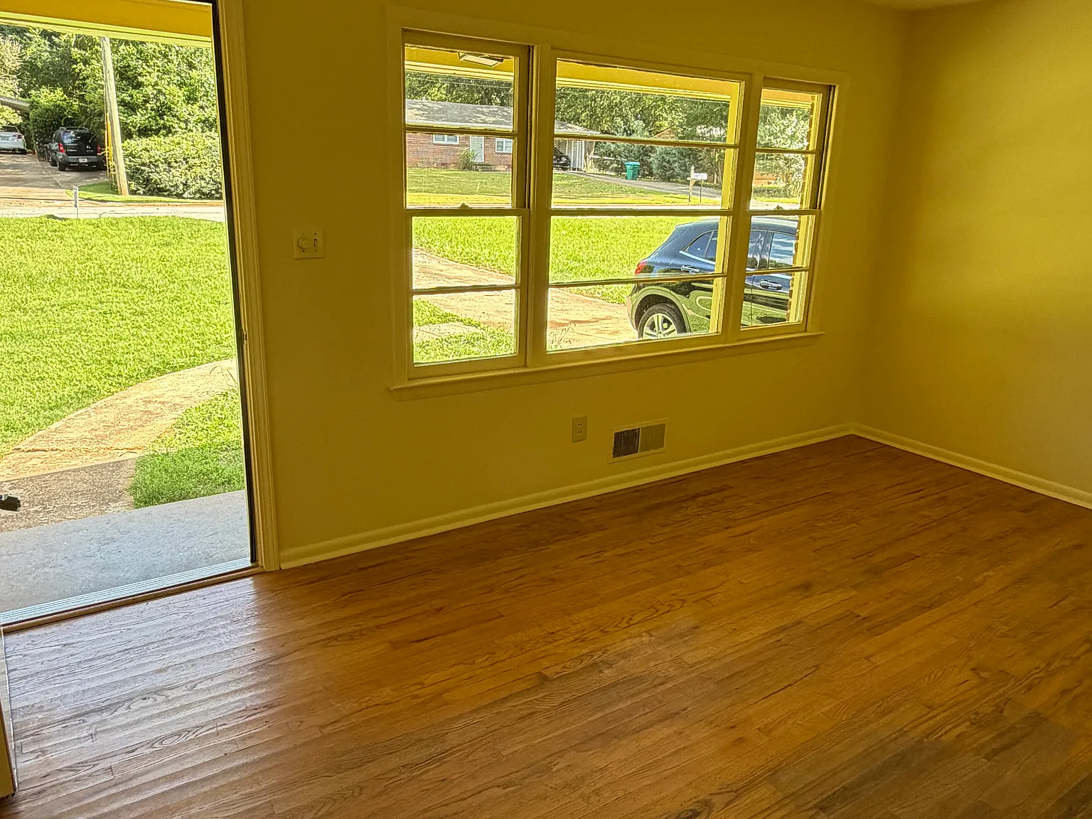 3 bed, 1.5 bath, 1028 sqft, $1,685 — Photo 2