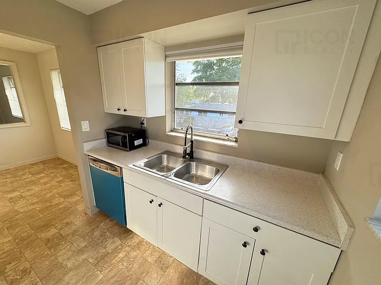 215 NW 25th St #6 — Photo 6