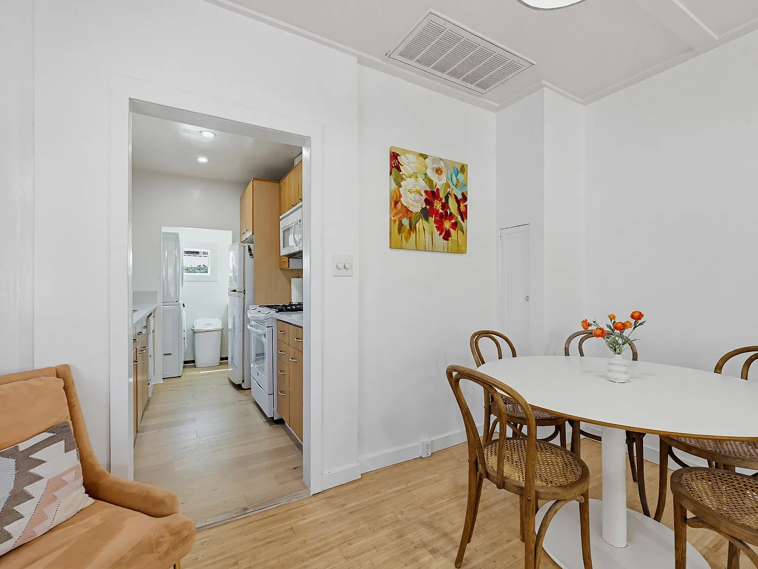 2 bed, 670 sqft, $5,000 — Photo 4