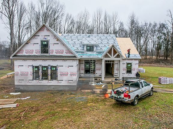 2nd image of 711 Oxford Loop