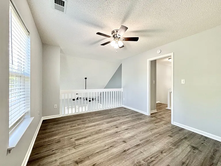 1 Cambridge Oak Cir — Photo 17