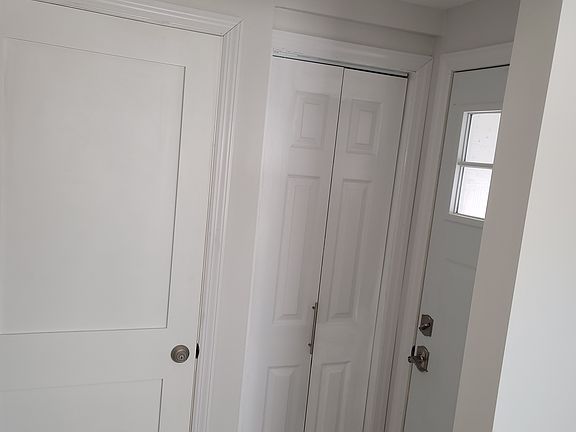 4th image of 4 Marilyn Ave