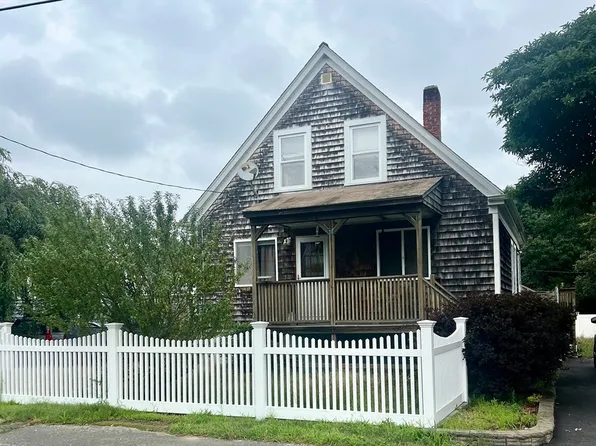 38 Gifford Ave, Dartmouth, MA 02747