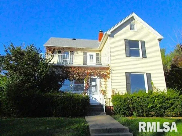 49 W Ash St, Canton, IL 61520