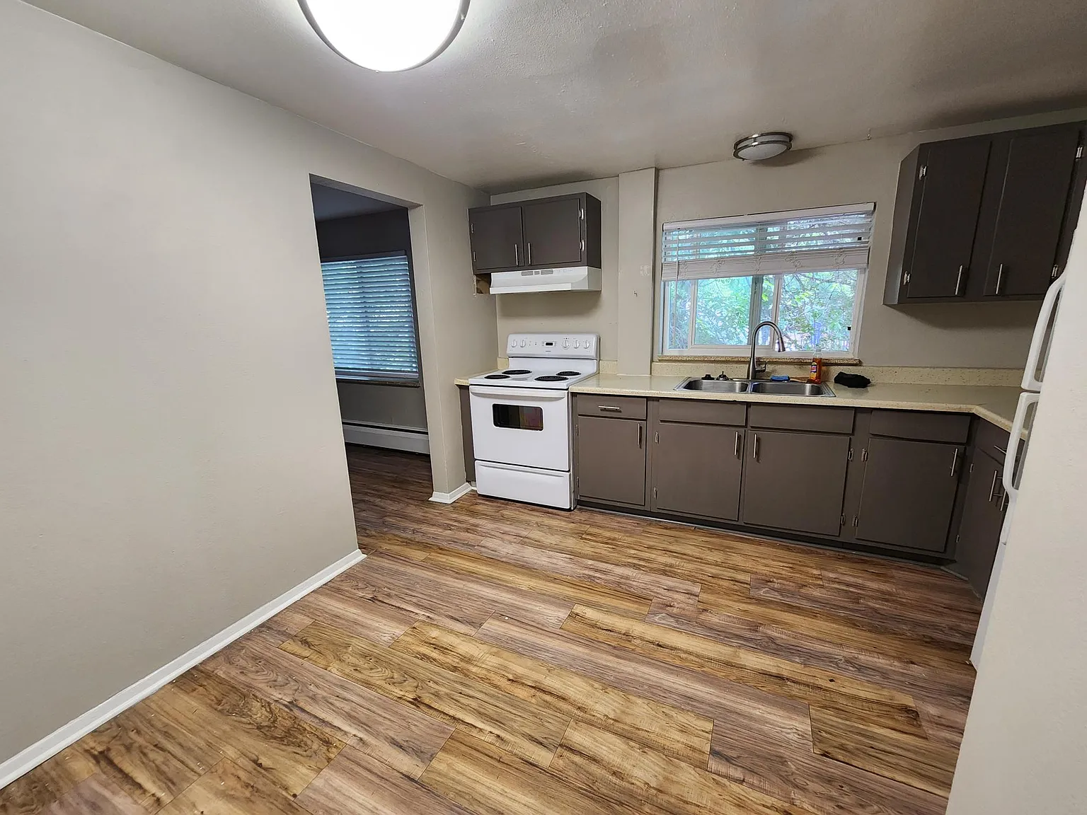 2 bed, 850 sqft, $1,595 — Photo 2