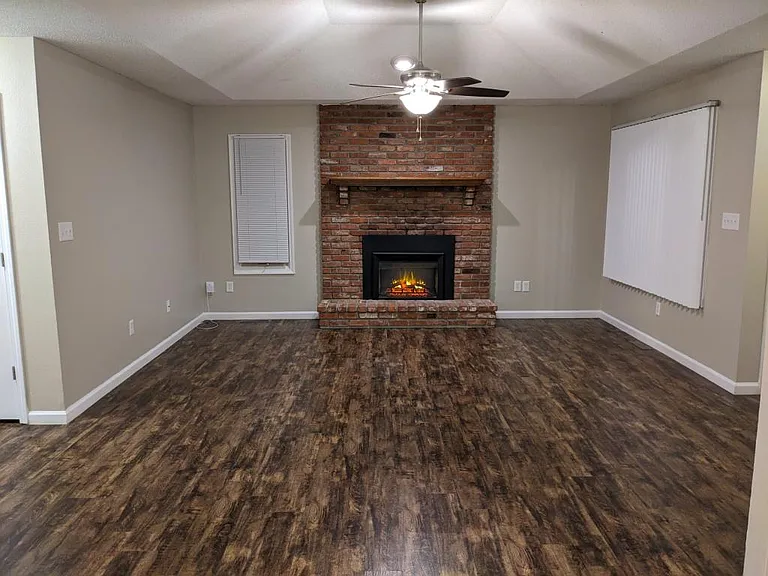 528 E Redwood St — Photo 3