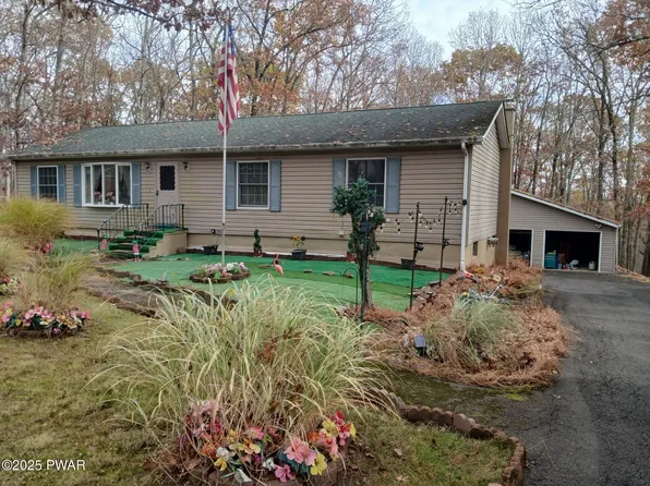 256 Upper Independence Dr, Lackawaxen, PA 18435