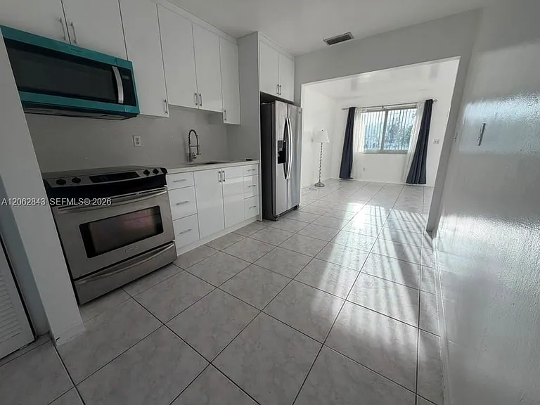 415 SW 16th Ct #1 — Photo 4