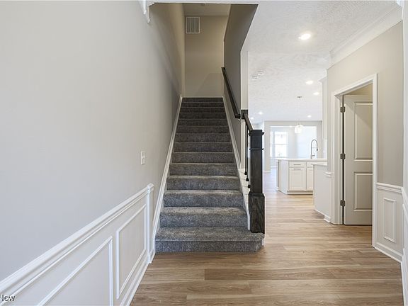 3rd image of 1601 Merlot Ln