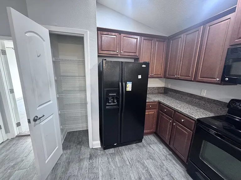 7565 Westland Oaks Dr — Photo 5