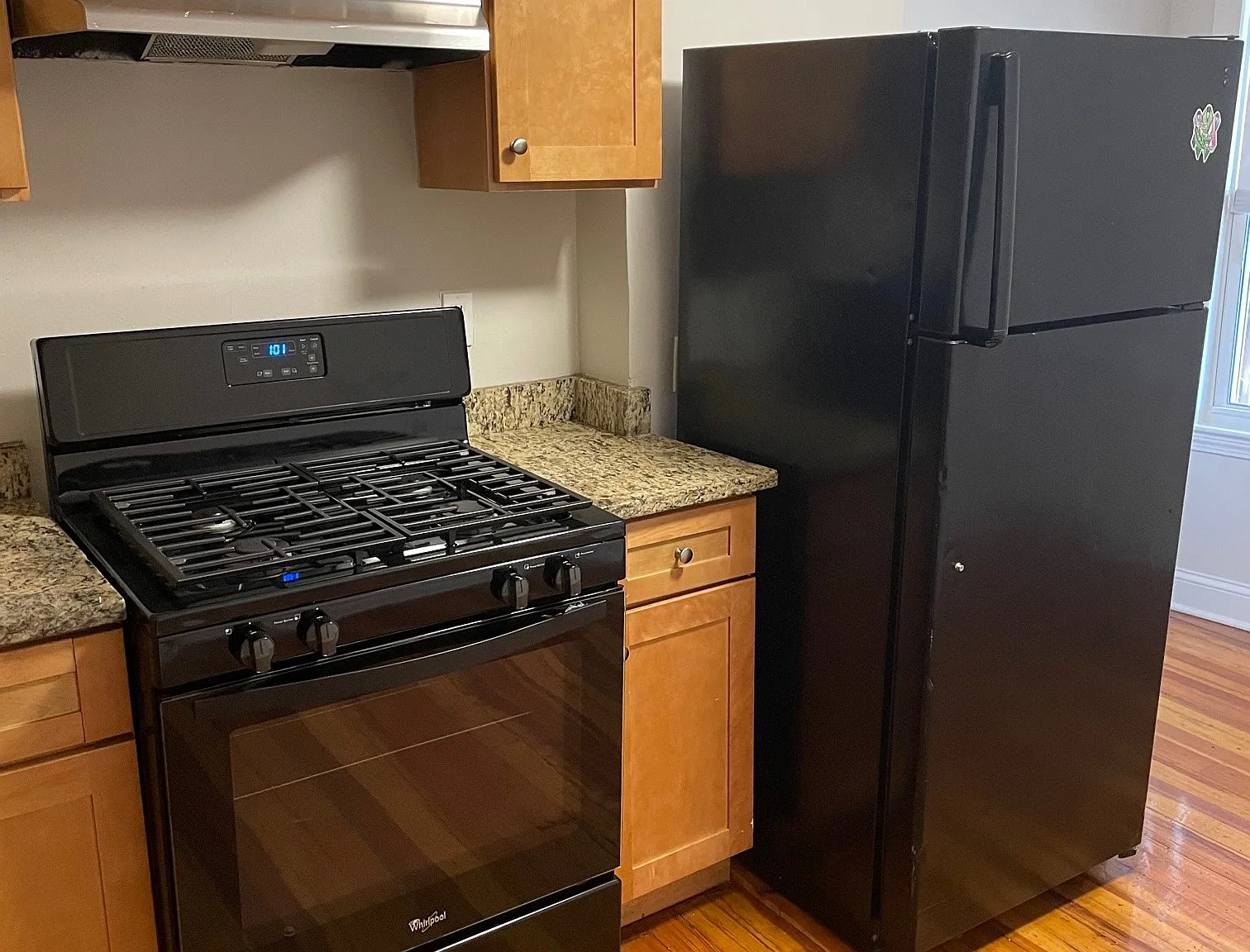 4 bed, 1.0 bath, 1000 sqft, $3,350 — Photo 2