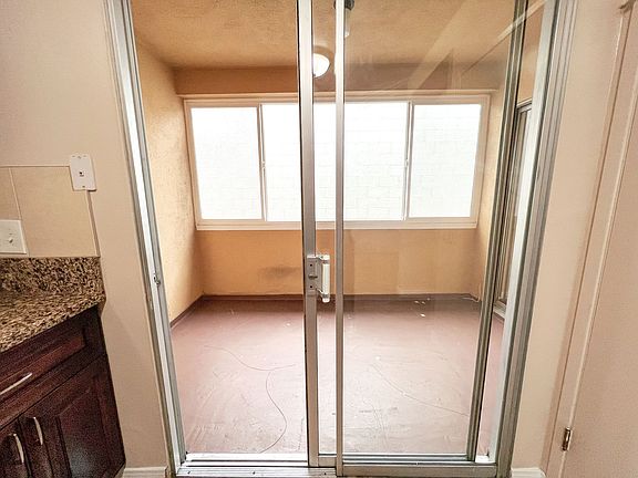 2nd image of 823 N Market St #6