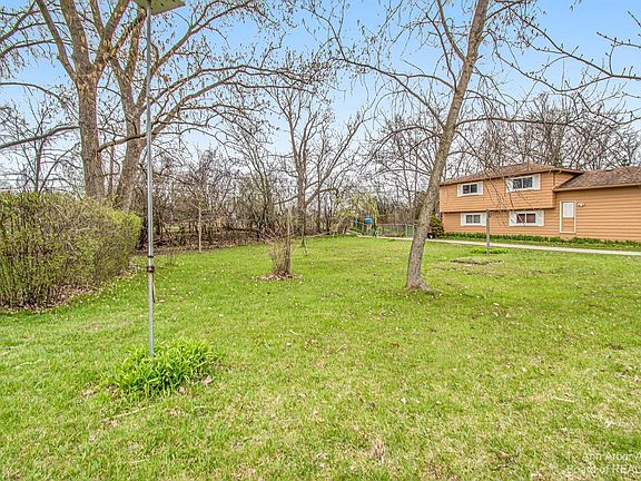 3rd image of 1443 Dicken Dr