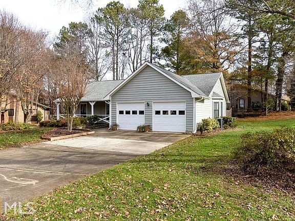 3rd image of 705 Babbling Creek Pl