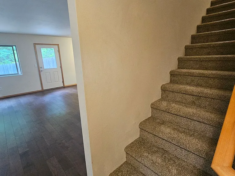 435 NE Inspiration St — Photo 4