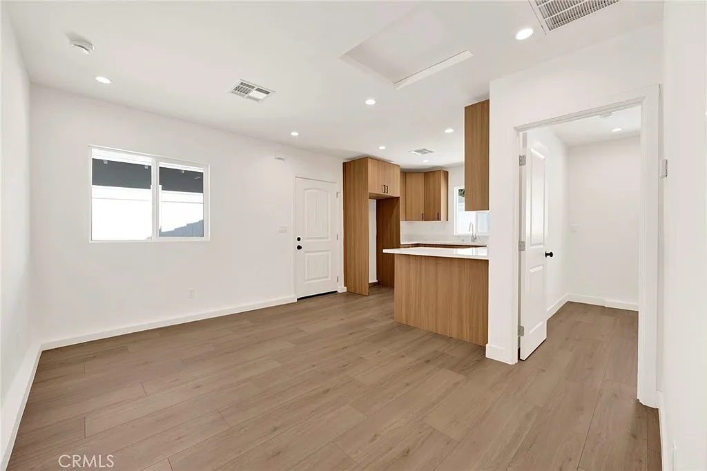 1 bed, 420 sqft, $1,970 — Photo 2