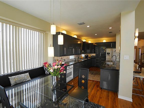 2nd image of 11800 Woodland Way