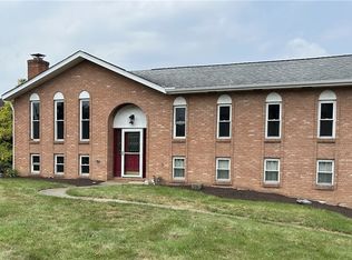 7 Fieldcrest Dr, Cecil, PA 15321