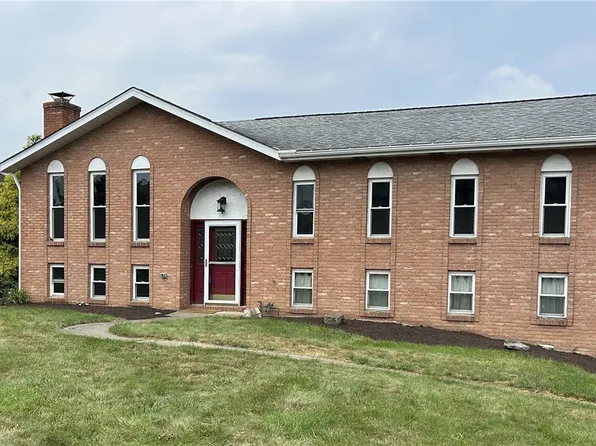 7 Fieldcrest Dr, Cecil, PA 15321