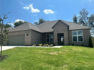 3181 E Coolridge St, Fayetteville, AR 72701