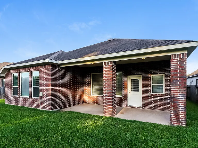 415 Rocky Briar Ct — Photo 16